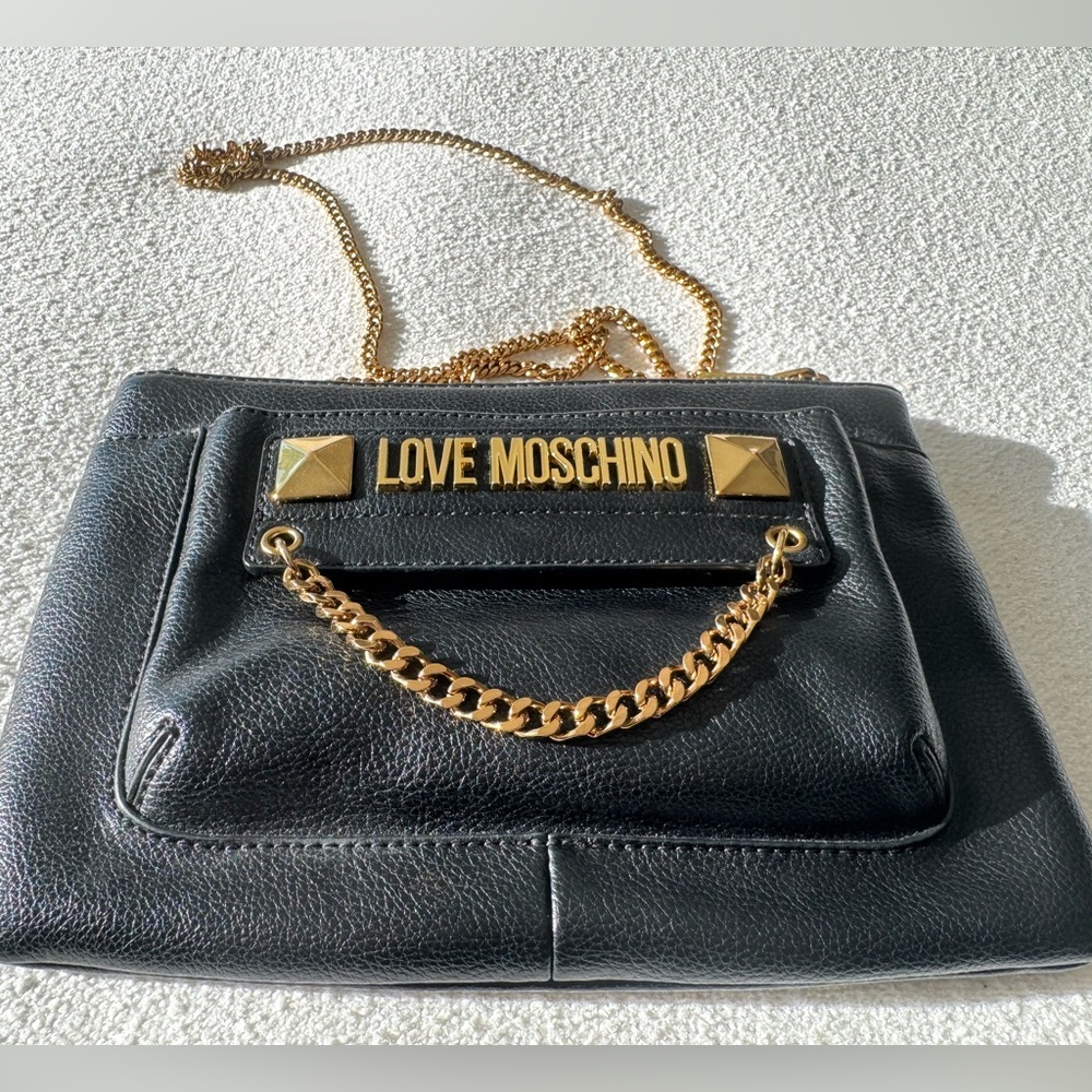 Love Moschino chain detail zip top crossbody bag in black